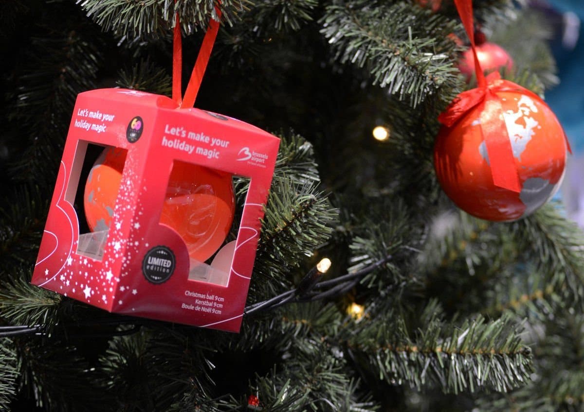A gift box hanging in a Christmas tree, guiding traffic to the stores